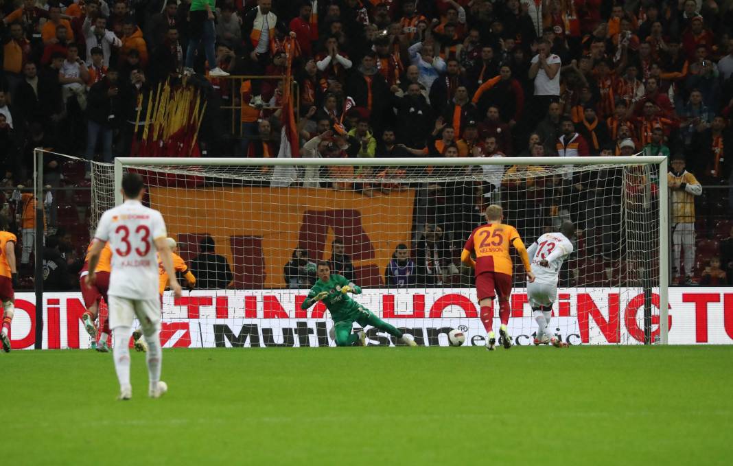 Galatasaray yenilgiyi unuttu. RAMS Park'tan tarihi anlar 7