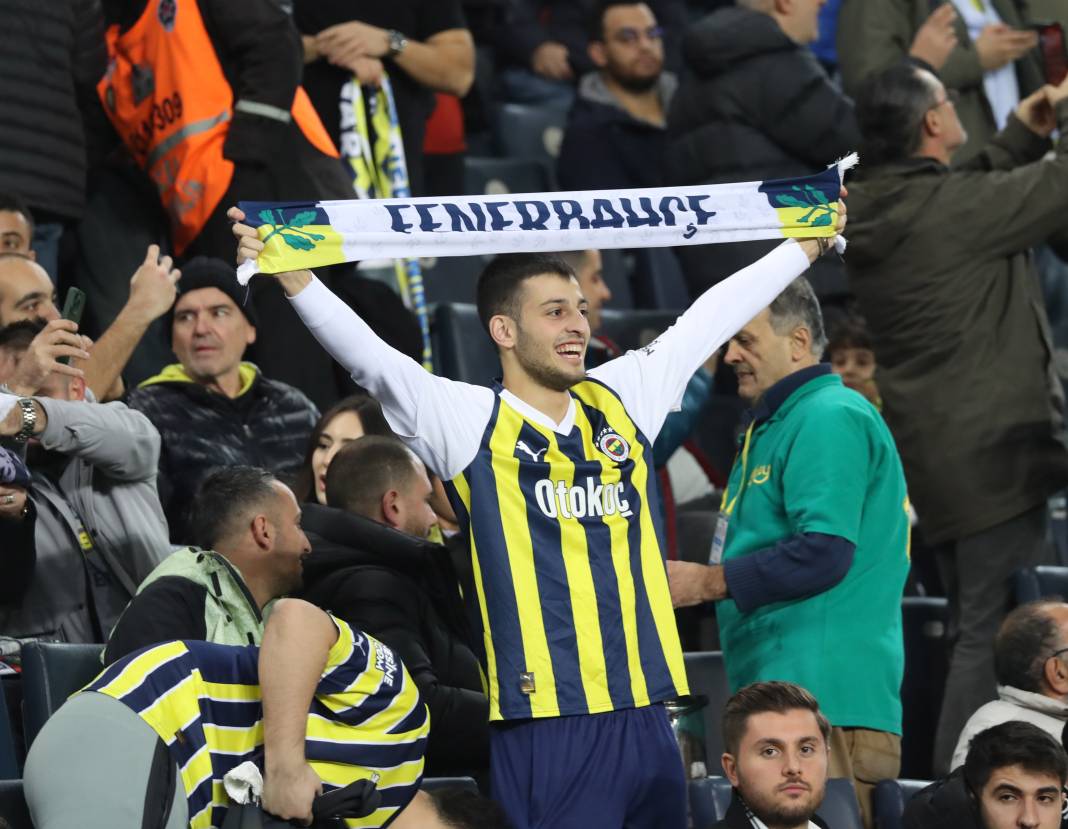 Batshuayi sahanın onlar tribünün yıldızı oldu. Bir bakan bir daha baktı 1