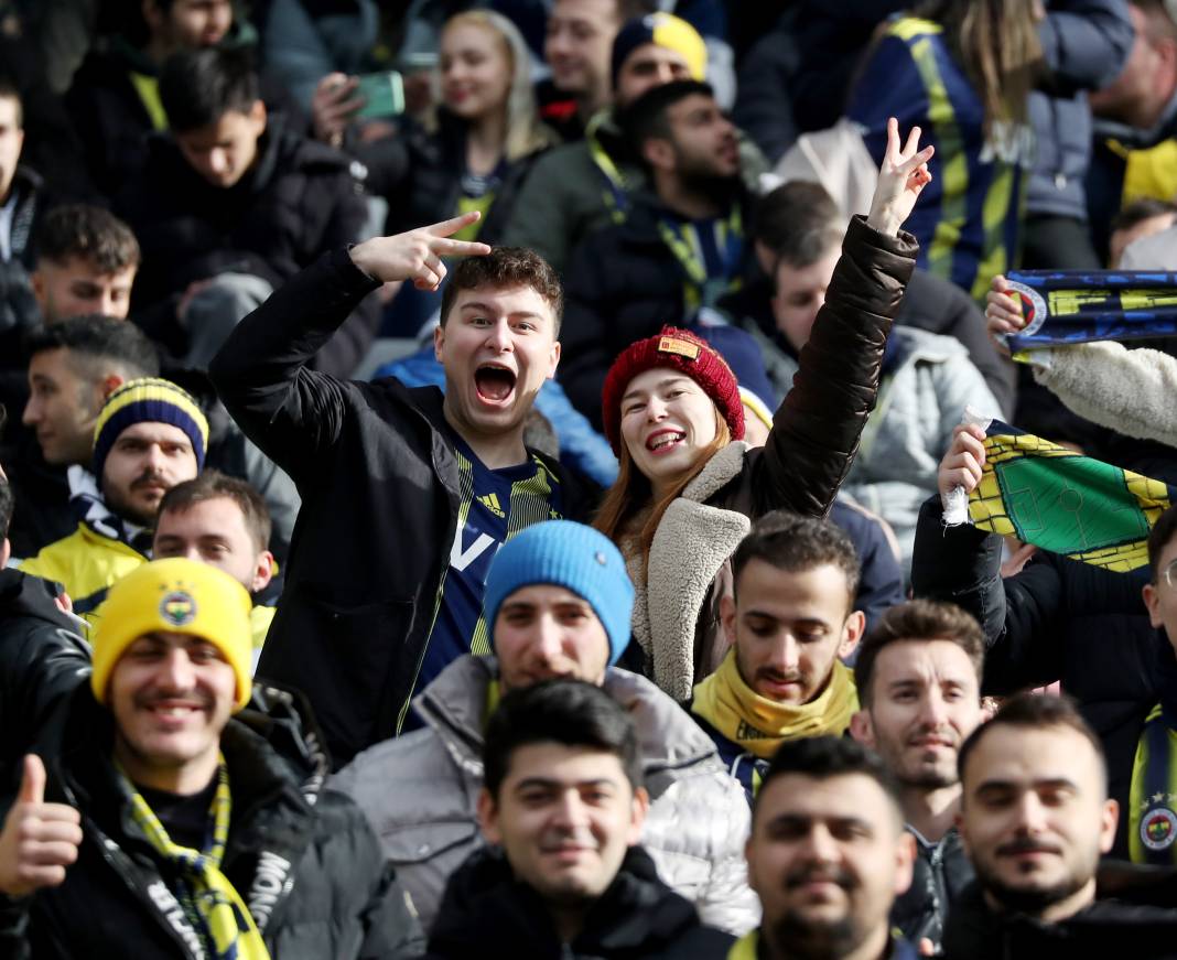 Cengiz Ünder'in üst düzey performansı taraftarını sevindirdi. 5-1'lik İstanbulspor Fenerbahçe maçının tüm fotoğrafları 34