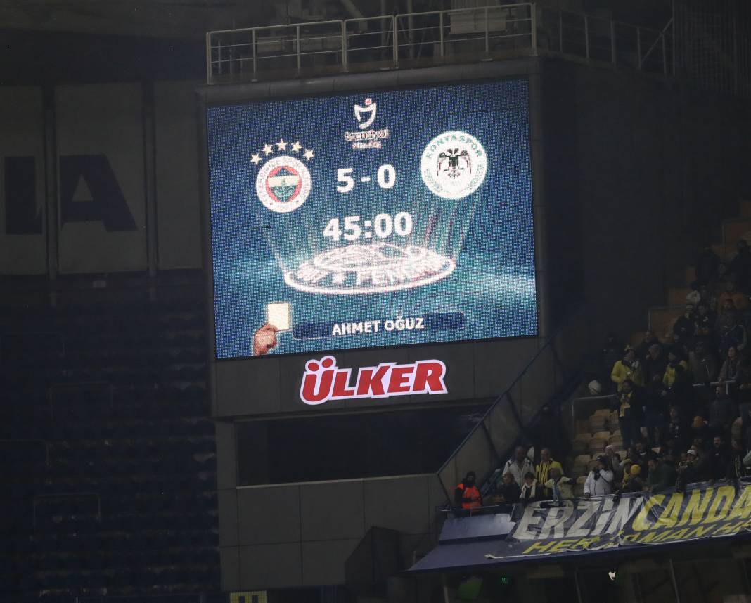 Dzeko maça sarışın güzel tribüne damga vurdu. Kadıköy'de güzeller geçidi 31