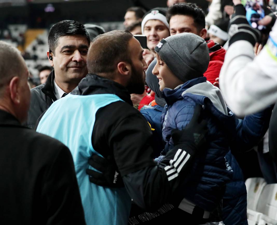 Fernando Santos ilk maçında neler yaptı neler. Taraftarları da coşturdu 37