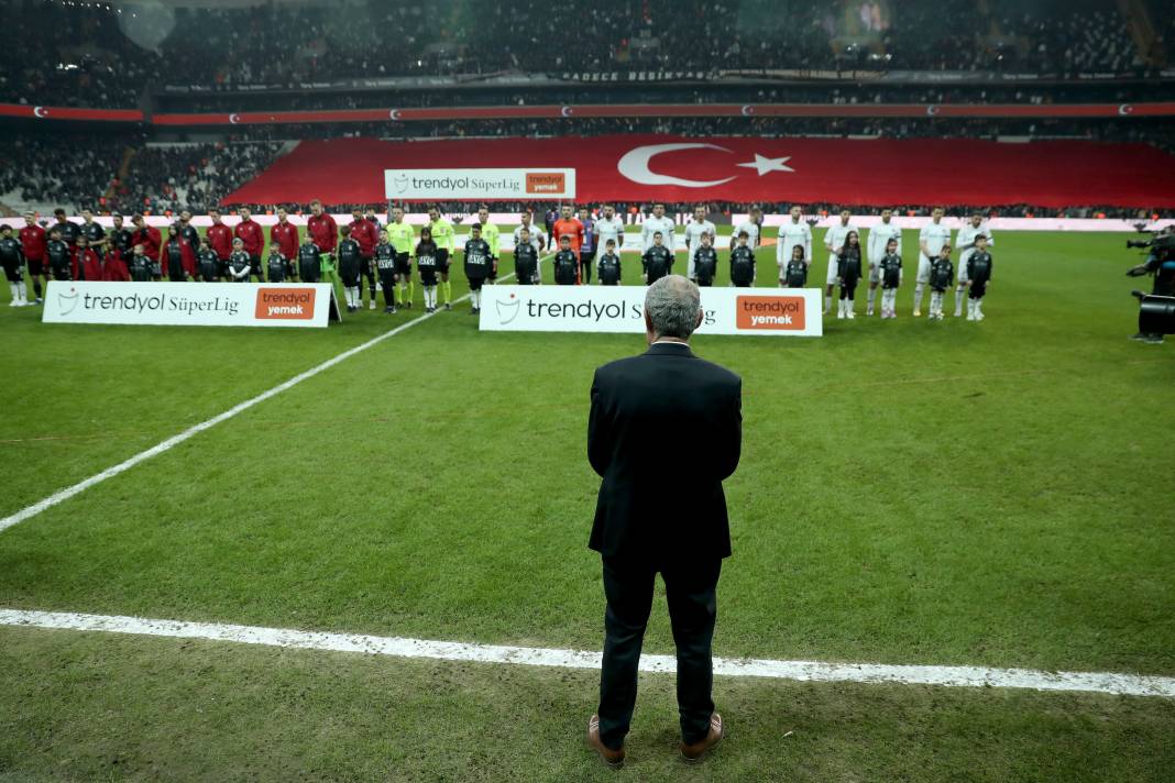 Fernando Santos ilk maçında neler yaptı neler. Taraftarları da coşturdu 7