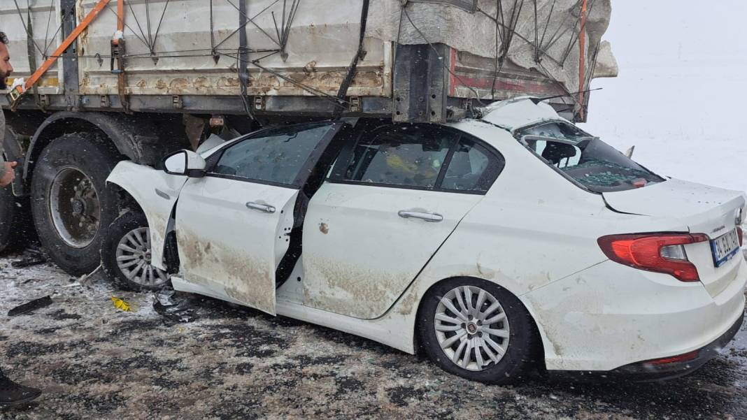 Bitlis'te tır kazası. 2 ölü 4