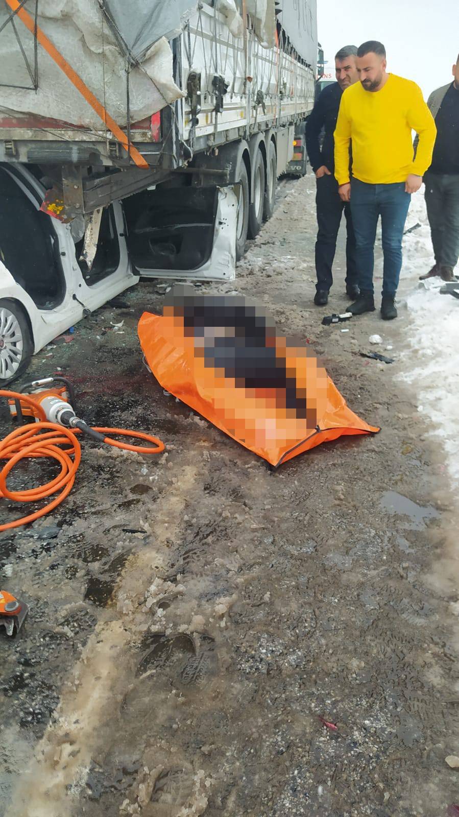 Bitlis'te tır kazası. 2 ölü 7