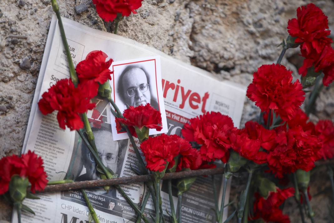 Gazeteci-yazar Uğur Mumcu ölümünün 31'inci yılında anıldı 15
