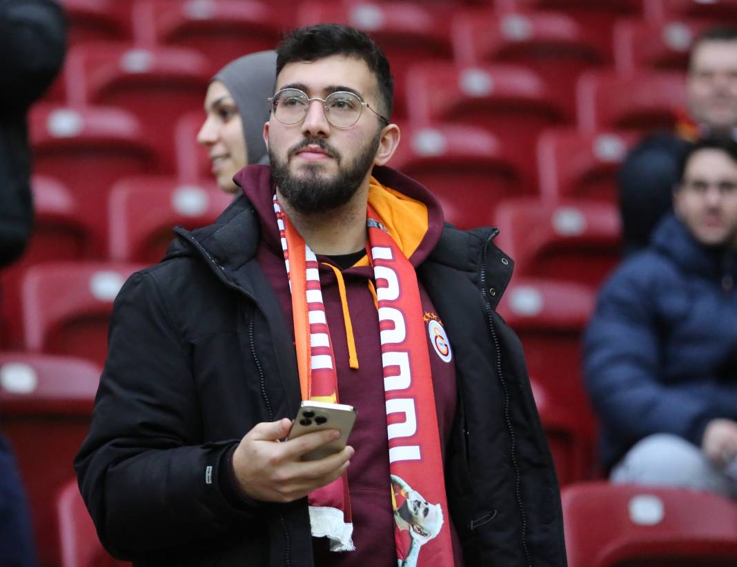 Galatasaray Konyaspor karşısında 3 golle güldü. Yarıştan kopmadı. Maçtan renkli görüntüler 81