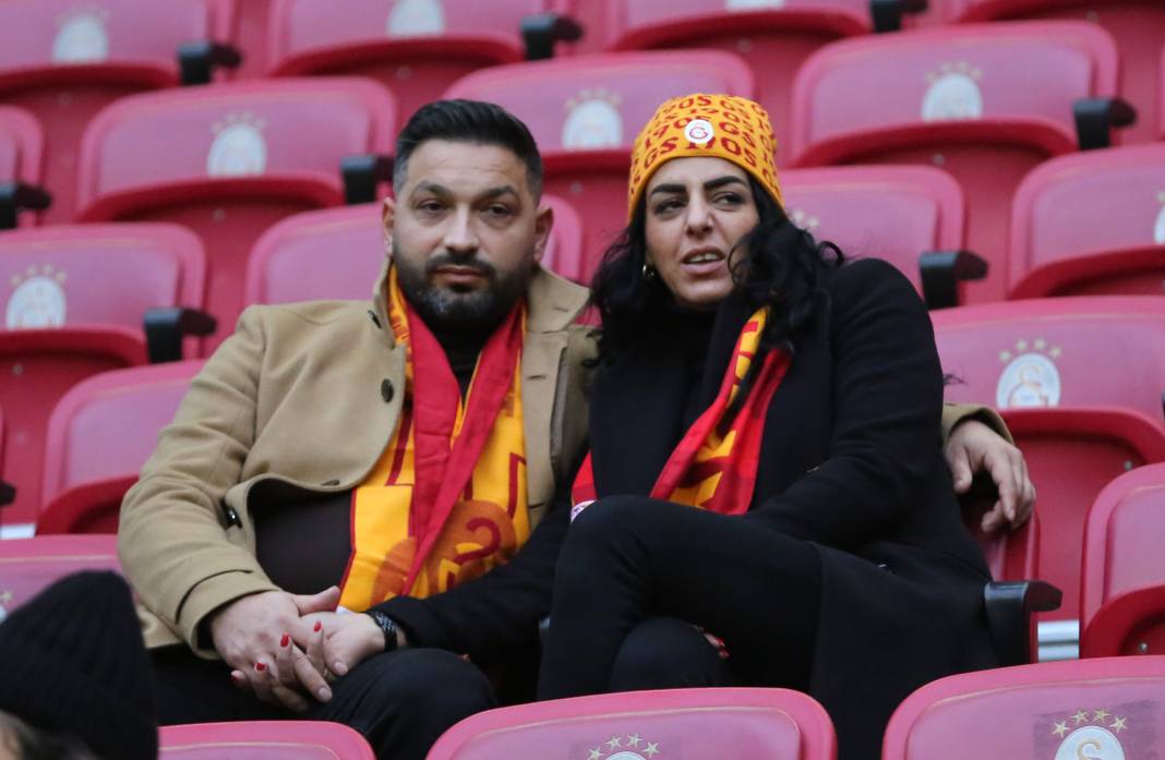 Galatasaray Konyaspor karşısında 3 golle güldü. Yarıştan kopmadı. Maçtan renkli görüntüler 72