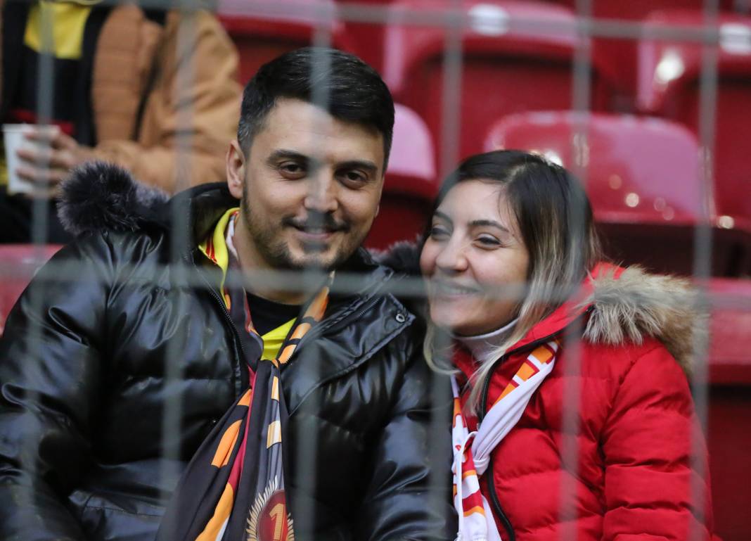 Galatasaray Konyaspor karşısında 3 golle güldü. Yarıştan kopmadı. Maçtan renkli görüntüler 54
