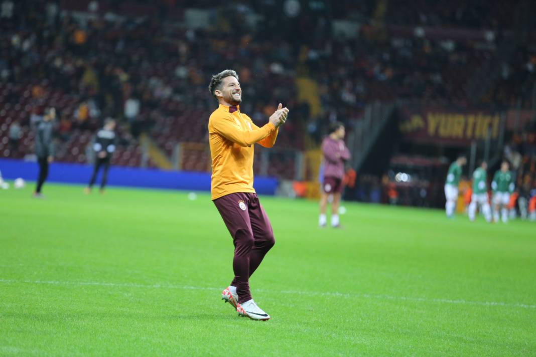 Galatasaray Konyaspor karşısında 3 golle güldü. Yarıştan kopmadı. Maçtan renkli görüntüler 43