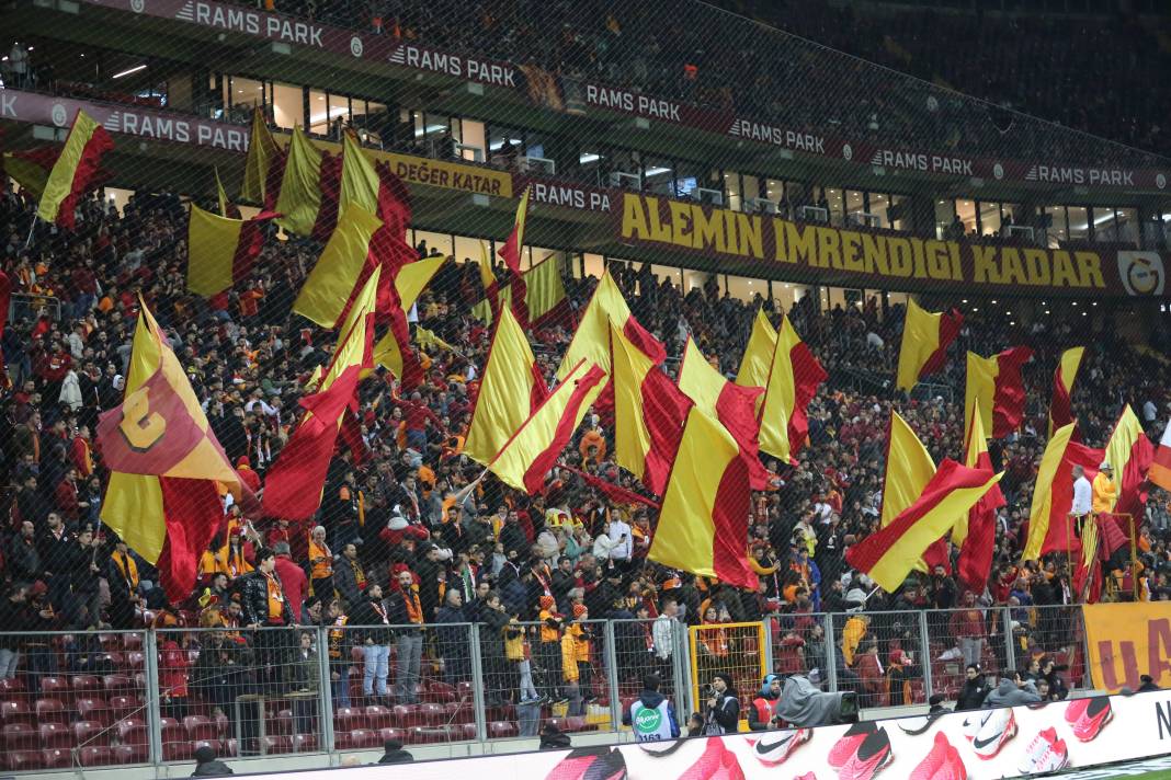 Galatasaray Konyaspor karşısında 3 golle güldü. Yarıştan kopmadı. Maçtan renkli görüntüler 3