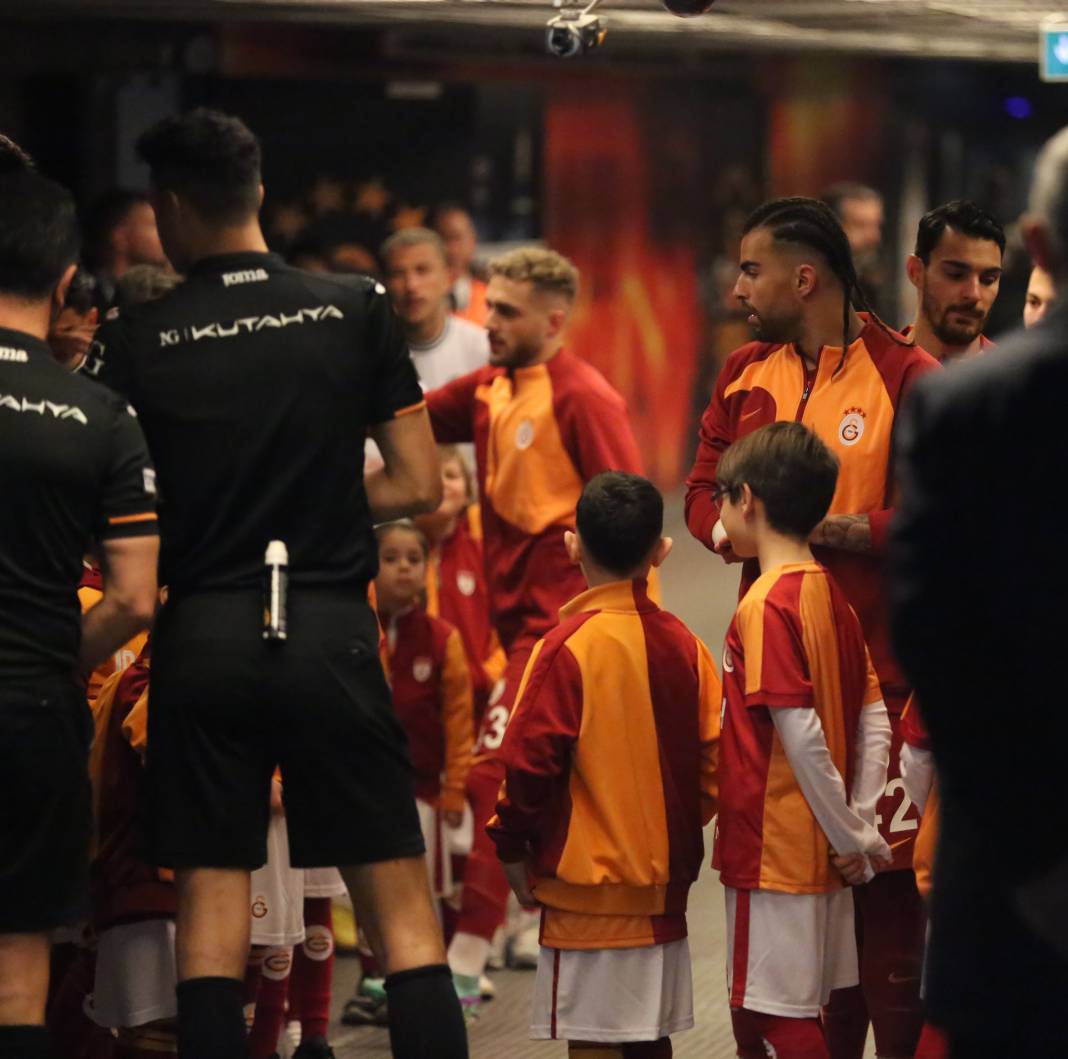 Galatasaray Konyaspor karşısında 3 golle güldü. Yarıştan kopmadı. Maçtan renkli görüntüler 45