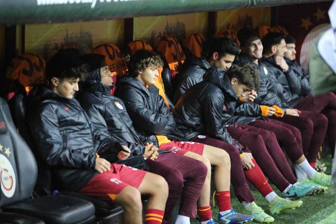 Galatasaray Konyaspor karşısında 3 golle güldü. Yarıştan kopmadı. Maçtan renkli görüntüler 39