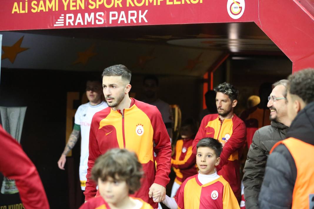 Galatasaray Konyaspor karşısında 3 golle güldü. Yarıştan kopmadı. Maçtan renkli görüntüler 36