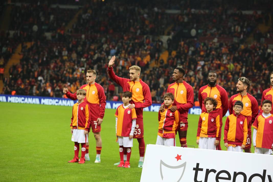 Galatasaray Konyaspor karşısında 3 golle güldü. Yarıştan kopmadı. Maçtan renkli görüntüler 29