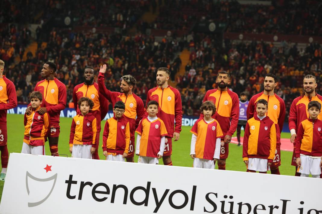 Galatasaray Konyaspor karşısında 3 golle güldü. Yarıştan kopmadı. Maçtan renkli görüntüler 28