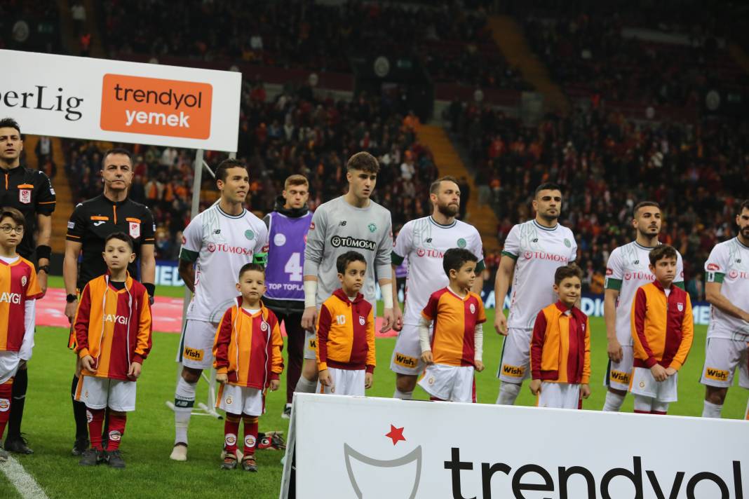 Galatasaray Konyaspor karşısında 3 golle güldü. Yarıştan kopmadı. Maçtan renkli görüntüler 26