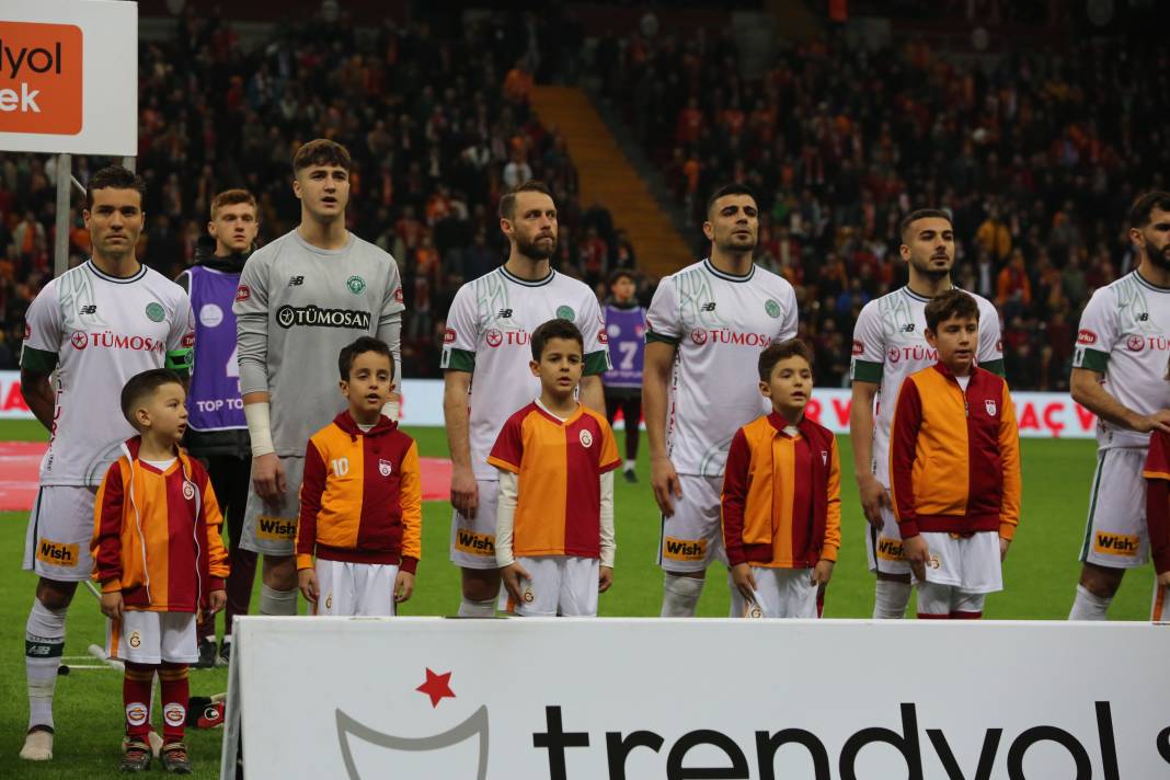 Galatasaray Konyaspor karşısında 3 golle güldü. Yarıştan kopmadı. Maçtan renkli görüntüler 23