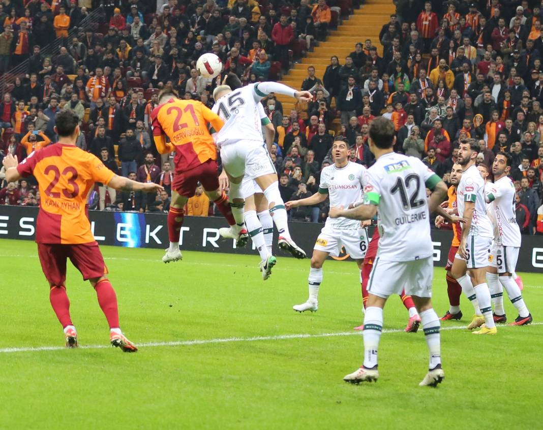 Galatasaray Konyaspor karşısında 3 golle güldü. Yarıştan kopmadı. Maçtan renkli görüntüler 25
