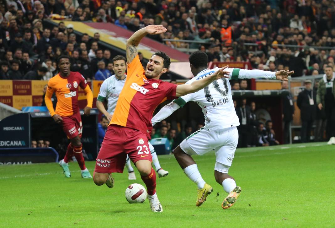 Galatasaray Konyaspor karşısında 3 golle güldü. Yarıştan kopmadı. Maçtan renkli görüntüler 22