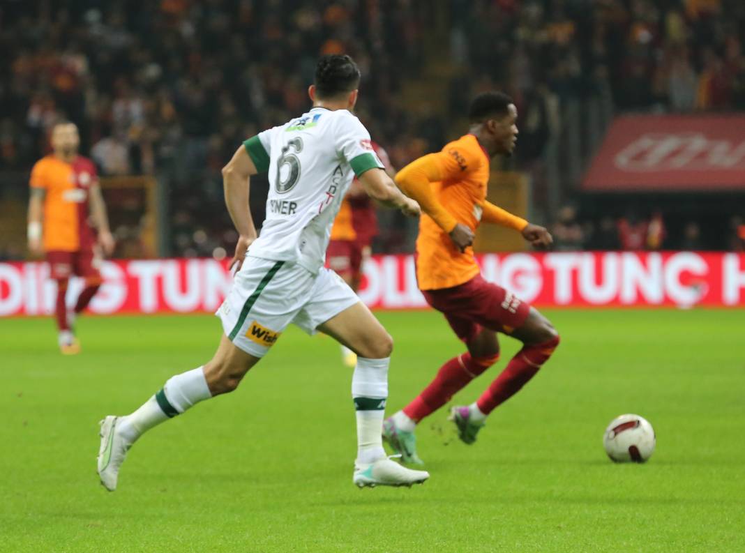 Galatasaray Konyaspor karşısında 3 golle güldü. Yarıştan kopmadı. Maçtan renkli görüntüler 14