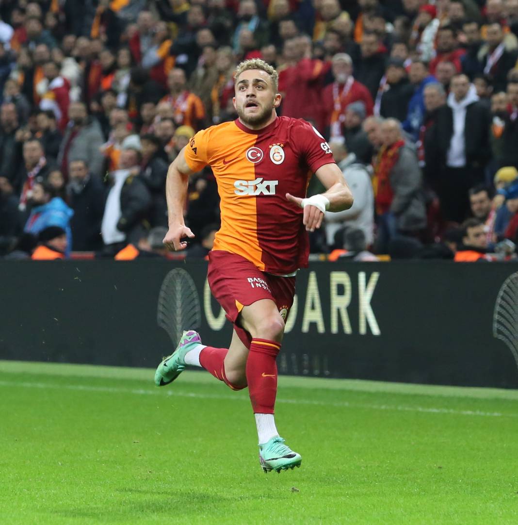 Galatasaray Konyaspor karşısında 3 golle güldü. Yarıştan kopmadı. Maçtan renkli görüntüler 9