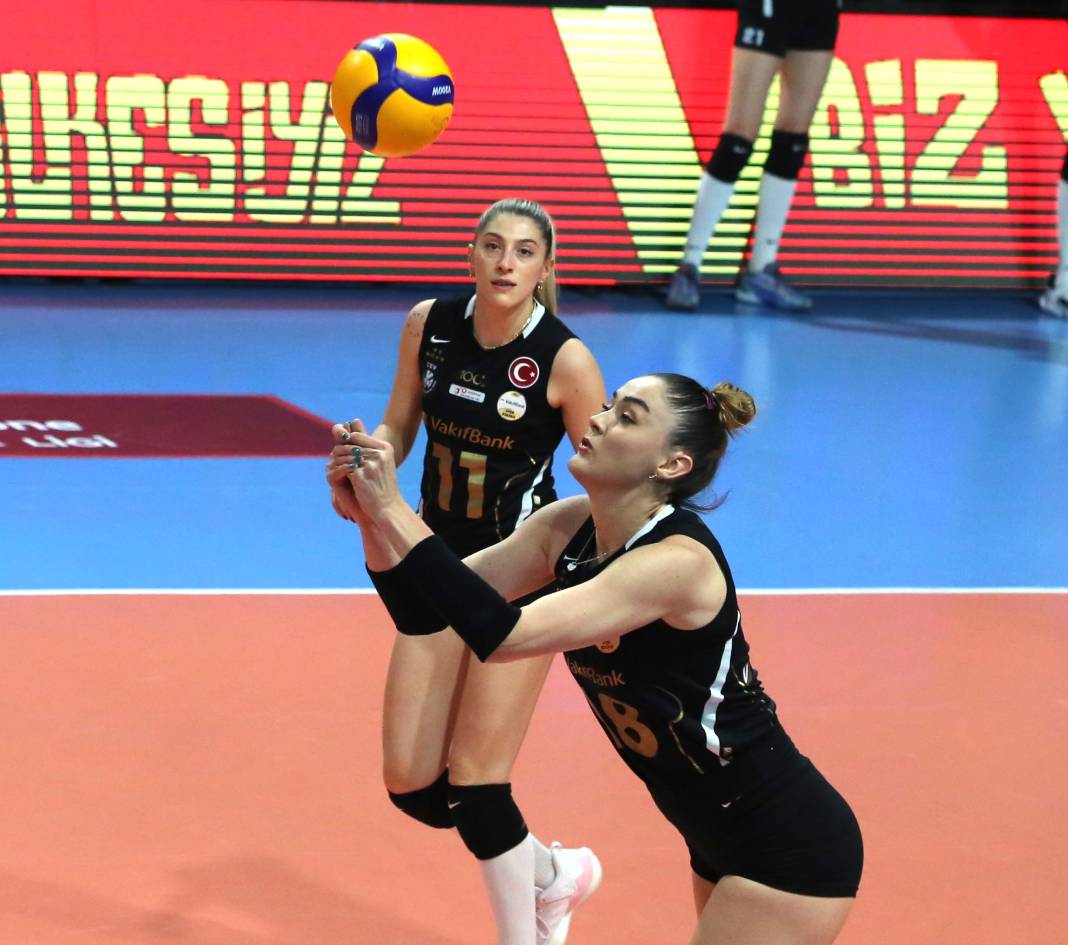 Zehra Güneş'in şov yaptığı maçta Vakıfbank Beşiktaş karşısında kazandı. Maçın tüm fotoğrafları 57