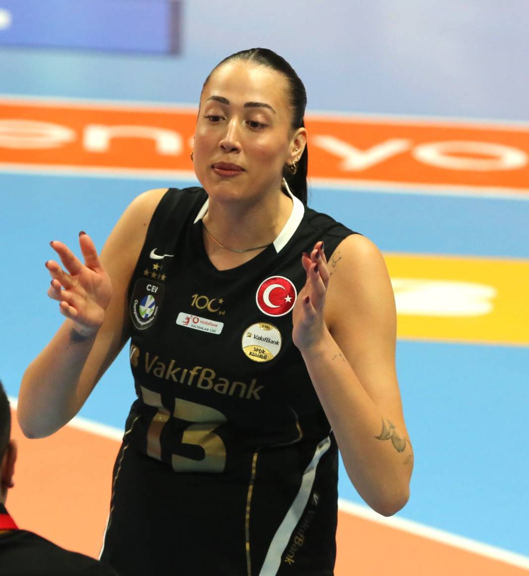 Zehra Güneş'in şov yaptığı maçta Vakıfbank Beşiktaş karşısında kazandı. Maçın tüm fotoğrafları 53