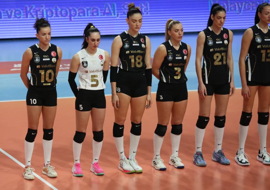 Zehra Güneş'in şov yaptığı maçta Vakıfbank Beşiktaş karşısında kazandı. Maçın tüm fotoğrafları 45