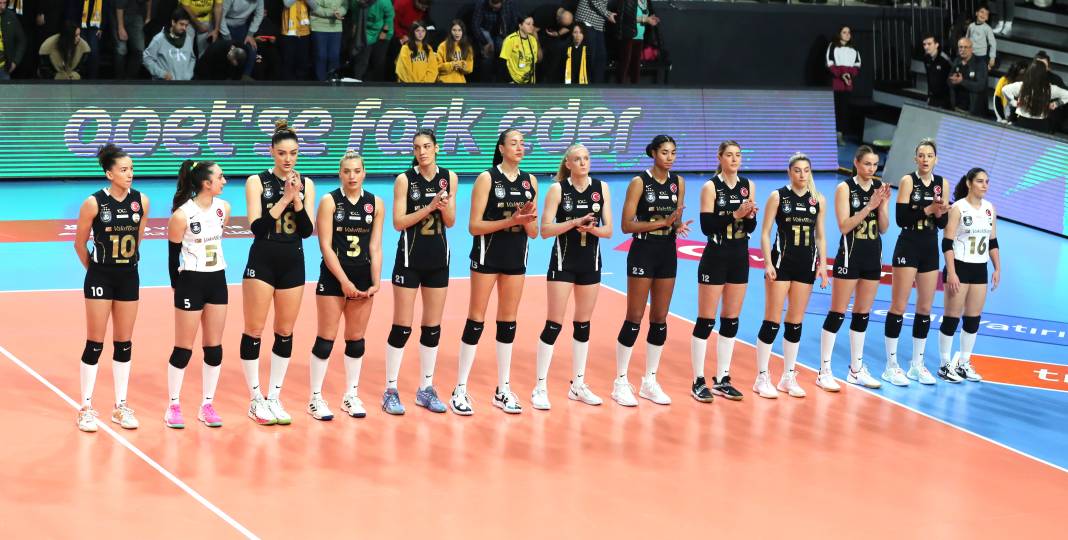 Zehra Güneş'in şov yaptığı maçta Vakıfbank Beşiktaş karşısında kazandı. Maçın tüm fotoğrafları 44