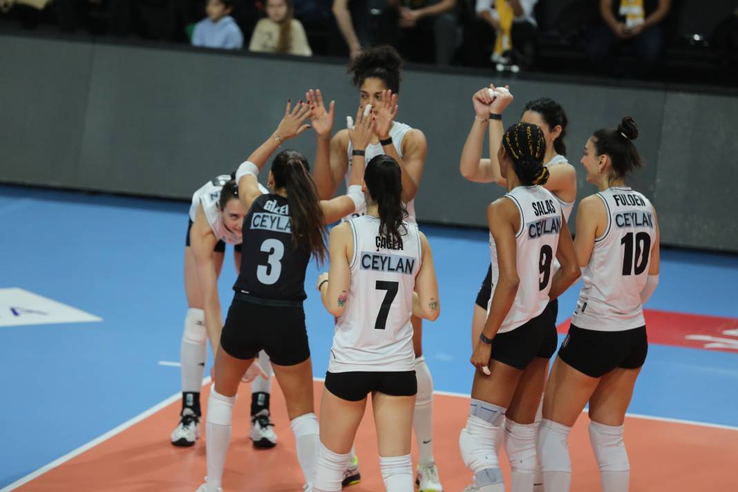 Zehra Güneş'in şov yaptığı maçta Vakıfbank Beşiktaş karşısında kazandı. Maçın tüm fotoğrafları 30