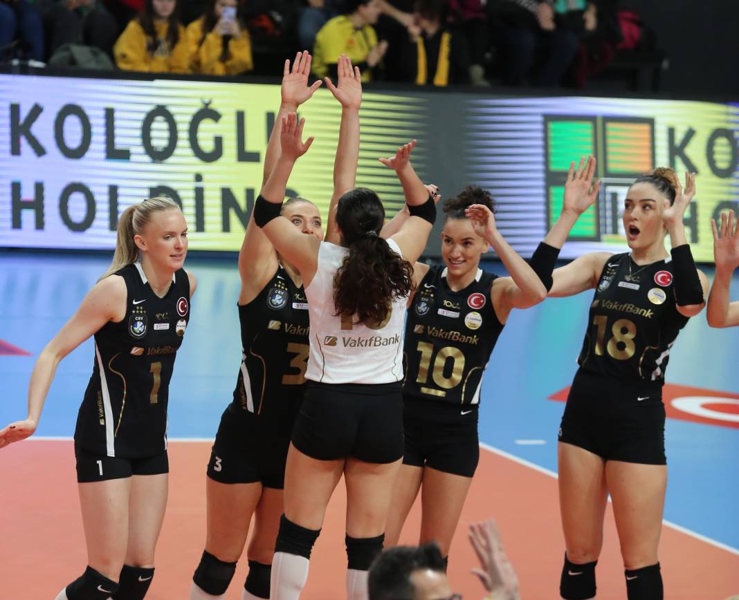 Zehra Güneş'in şov yaptığı maçta Vakıfbank Beşiktaş karşısında kazandı. Maçın tüm fotoğrafları 31