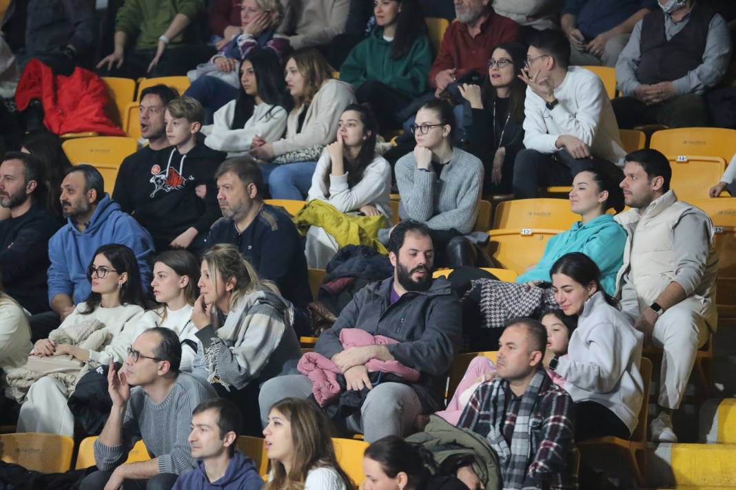 Zehra Güneş'in şov yaptığı maçta Vakıfbank Beşiktaş karşısında kazandı. Maçın tüm fotoğrafları 87