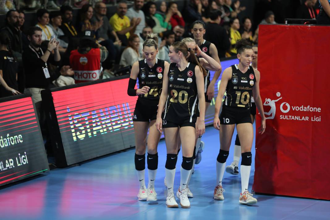 Zehra Güneş'in şov yaptığı maçta Vakıfbank Beşiktaş karşısında kazandı. Maçın tüm fotoğrafları 84