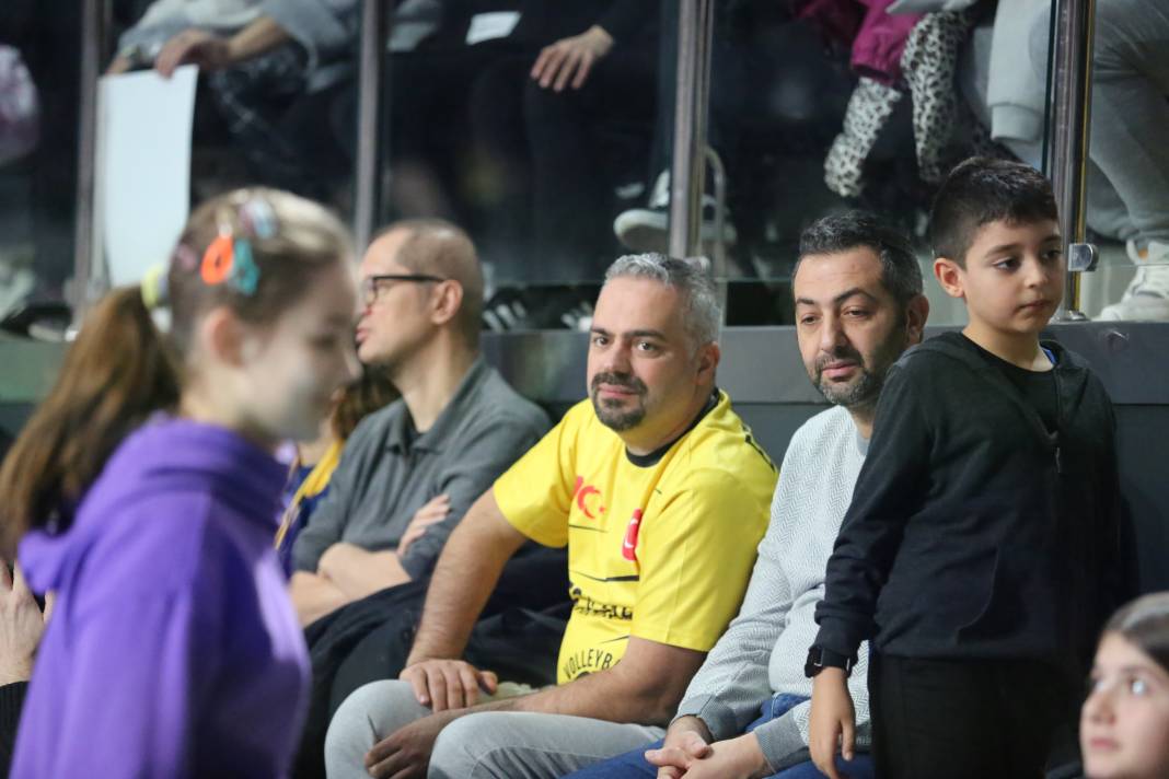 Zehra Güneş'in şov yaptığı maçta Vakıfbank Beşiktaş karşısında kazandı. Maçın tüm fotoğrafları 77