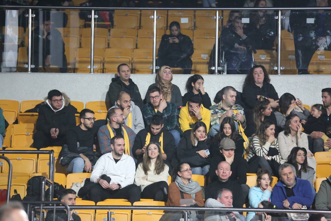 Zehra Güneş'in şov yaptığı maçta Vakıfbank Beşiktaş karşısında kazandı. Maçın tüm fotoğrafları 70