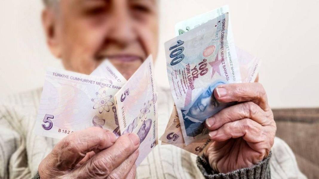 Emeklilerin yeni maaş tabloları açıklandı. Değişen kök maaş hesabına göre hangi emekli kaç lira alacak? 2