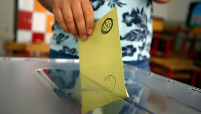 Seçime iki ay kala iki parti yükselişe geçti. Canlı yayında oy oranlarını açıkladı 7