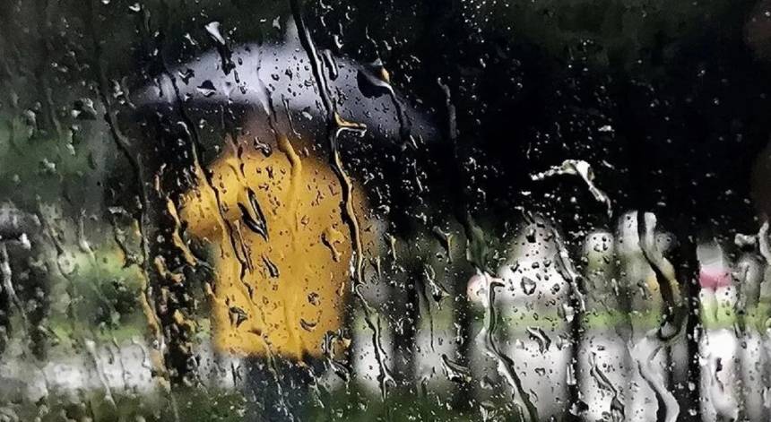 Meteorolojiden yeni yılın ilk günü için sağanak uyarısı. Şemsiyesi olmayan evden çıkmasın