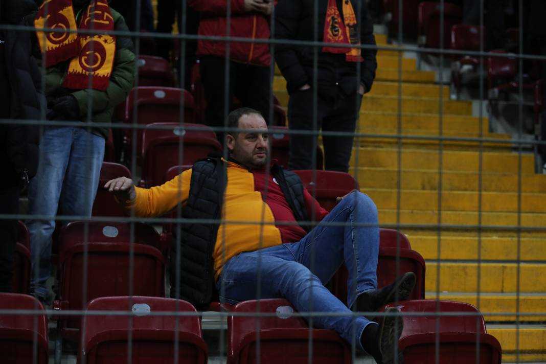 Muslera devleşti Icardi fişi çekti. Galatasaray taraftarı öldü öldü dirildi 27