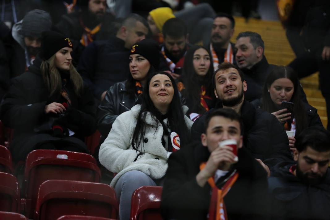 Muslera devleşti Icardi fişi çekti. Galatasaray taraftarı öldü öldü dirildi 14