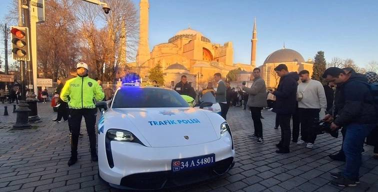 Emniyetin lüks otomobillerindeki sır detay ortaya çıktı. Bakan Yerlikaya açıkladı 9