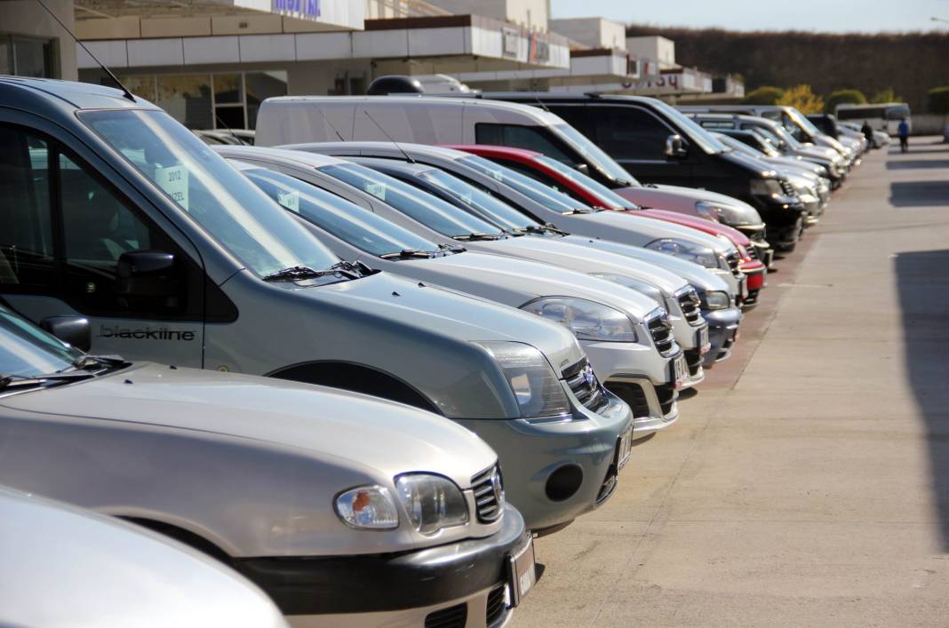 İkinci el otomobil piyasasında satışların durmasıyla bu araçlar 200 bin TL'nin altına düştü 5