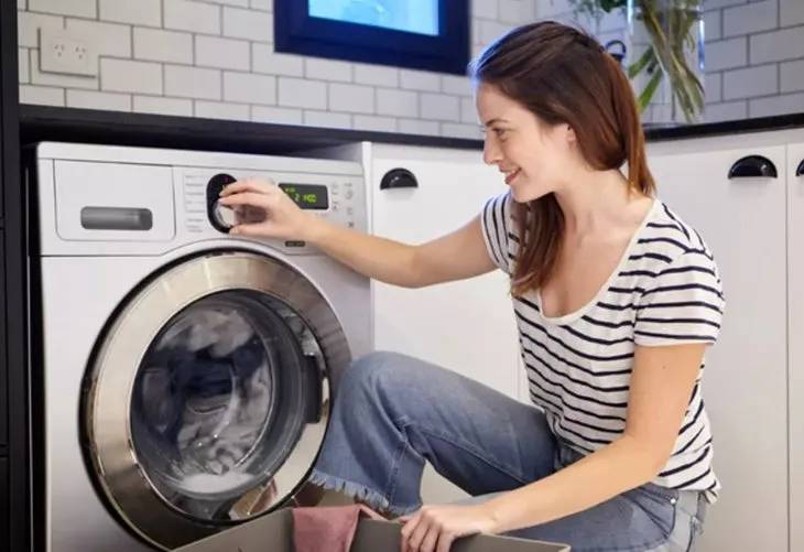 Çamaşır makinesine bulaşık süngeri atarsanız o sorunu çözersiniz 3