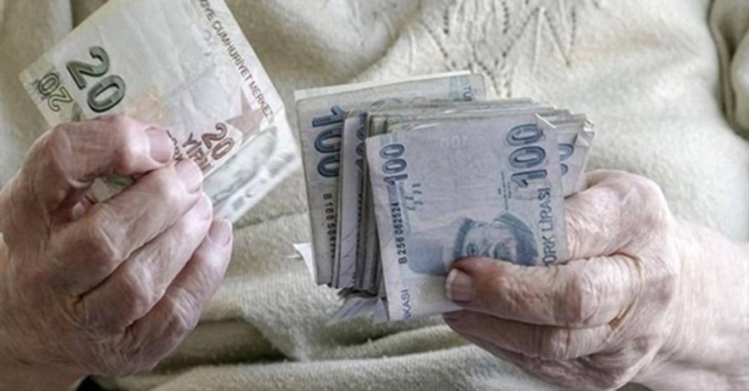 Emekli maaşlarına zam yapılacak mı? AKP'li isim ilk kez açıkladı 13