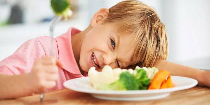 Çocukların neden yemek seçtiği ortaya çıktı. Sıklıkla 5-6 yaşlarında görülüyor 8