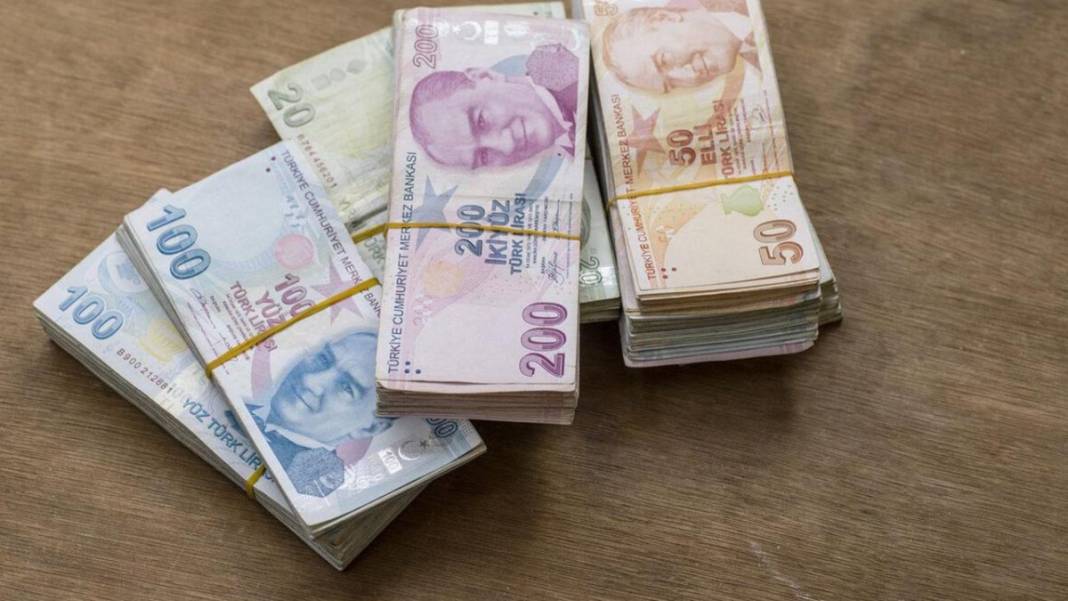 1 milyon liranın aylık getirisi uçtu. Hangi banka ne kadar faiz veriyor? 2 banka faiz vermeyi yüzde 55'e çıkartı 14