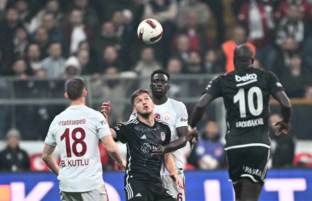 Kırmızı kart çok konuşulmuştu. Beşiktaş Galatasaray derbisinin VAR kayıtları açıklandı 3