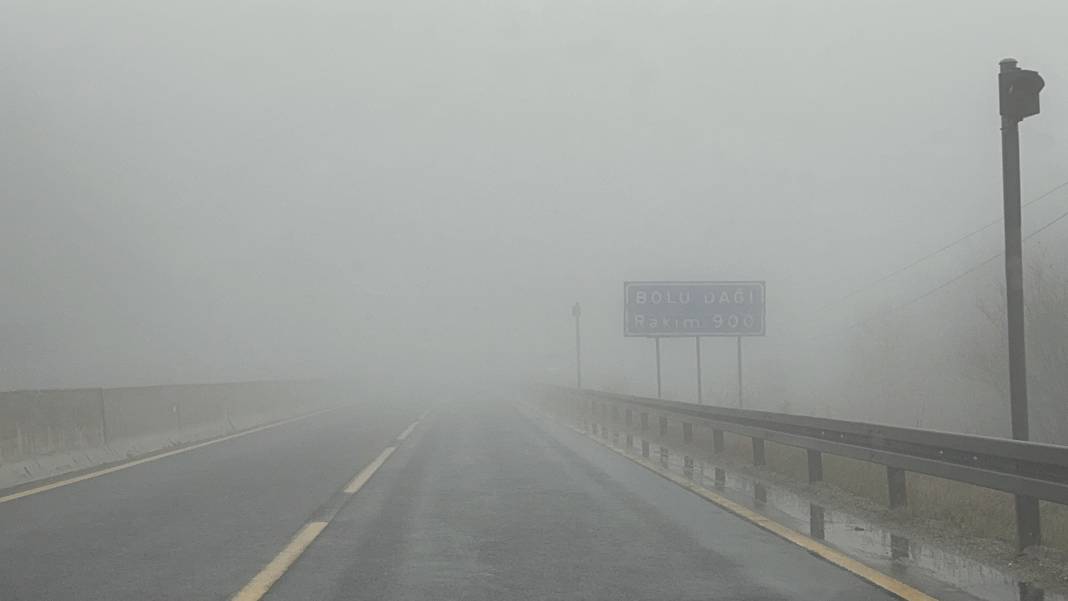 Bolu'da sis. Gözler 5 metre sonrasını görmüyor 6