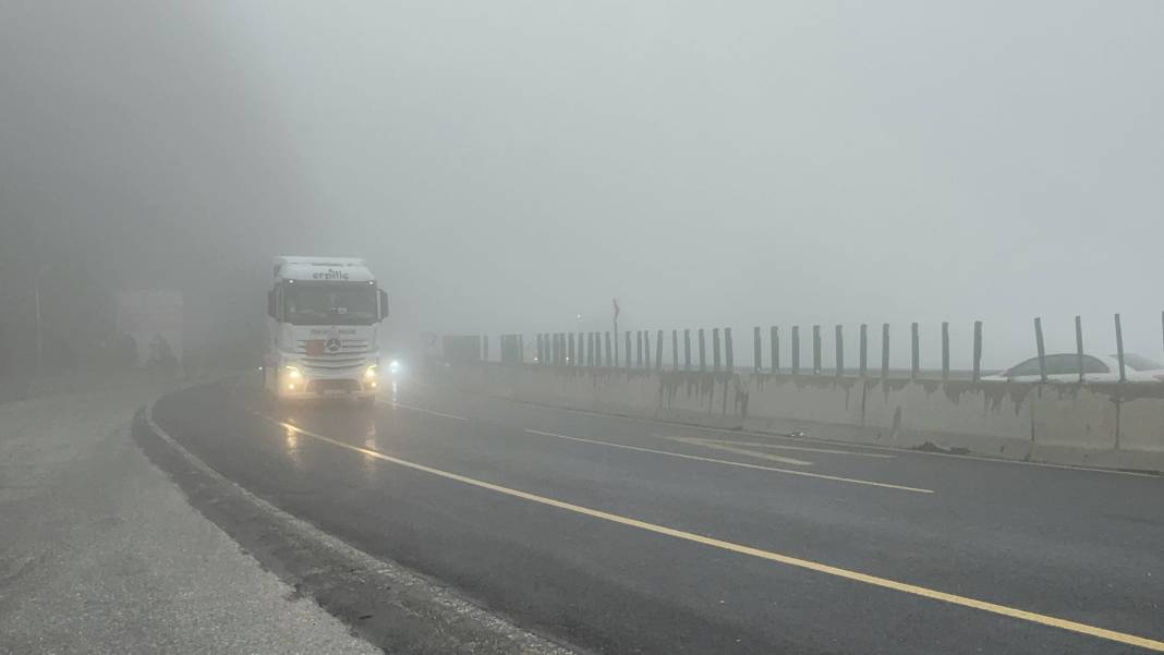 Bolu'da sis. Gözler 5 metre sonrasını görmüyor 7