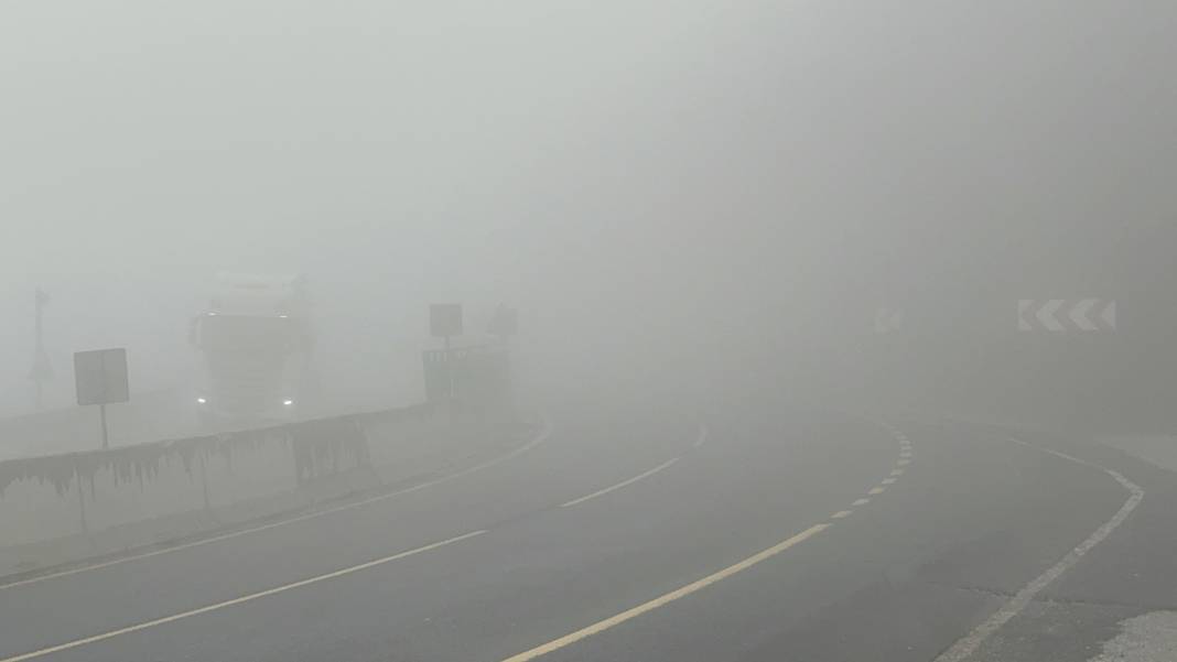Bolu'da sis. Gözler 5 metre sonrasını görmüyor 3